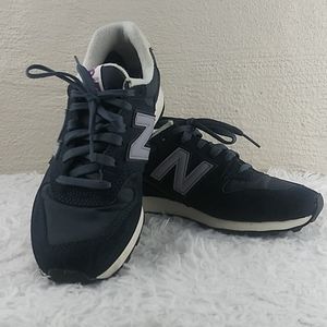 New Balance 696 Blue Low Top Lace Up Sneakers